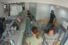 Joven roba mariconera con 50 mil pesos en Santiago