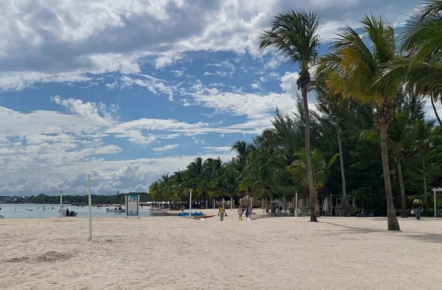 República Dominicana enfrenta debate por acceso y regulación de playas públicas