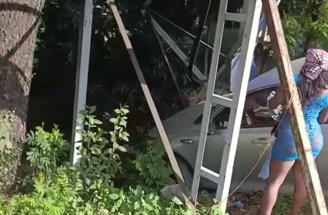 Conductor pierde el control en la autopista 6 de noviembre