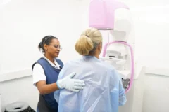 DNCD y SNS realizan jornada gratuita de mamografías para detectar cáncer de mama
