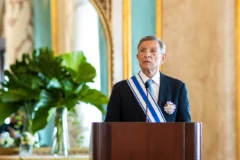 Presidente Abinader condecora a excanciller Roberto Álvarez por su trayectoria diplomática