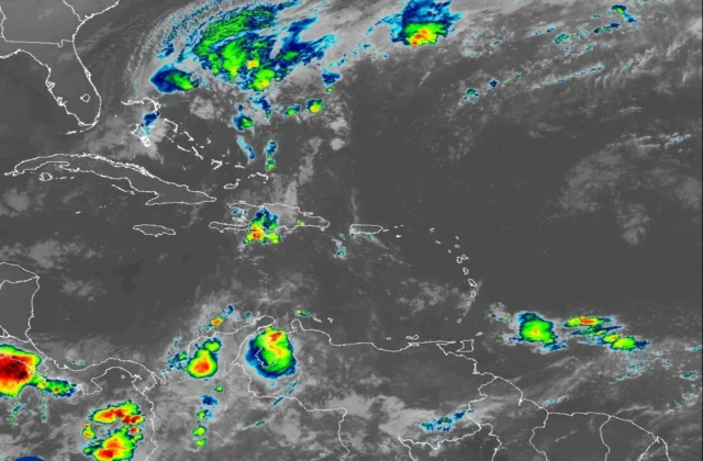Vaguada provoca aguaceros, tormentas eléctricas y ráfagas de viento en varias provincias dominicanas